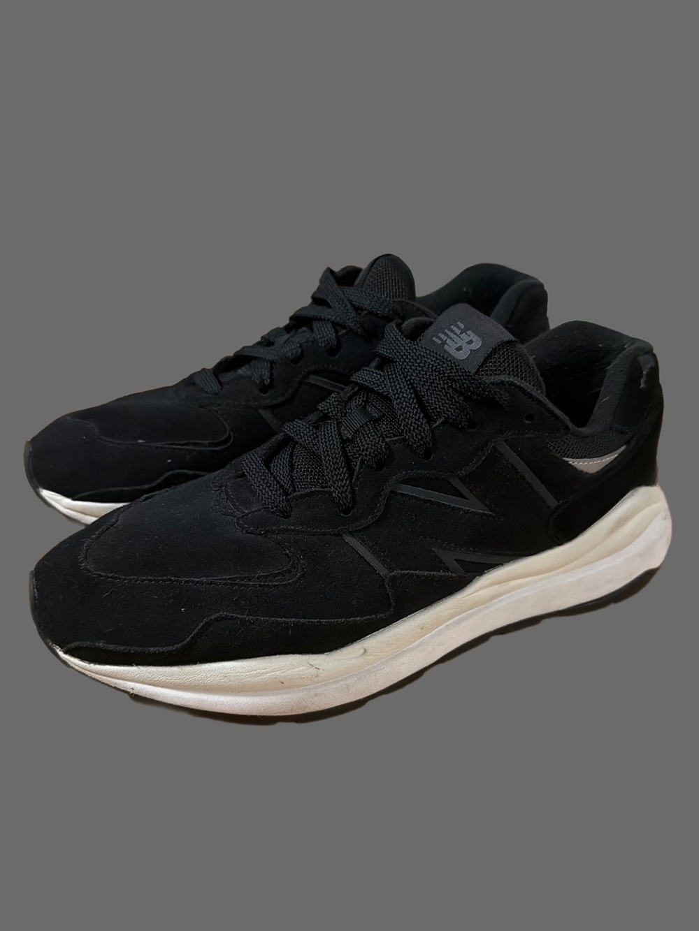 New Balance 57/40  Black / White EUC Men’s size 10.5